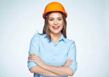 Mimar çapraz silah ile gülümseyen.