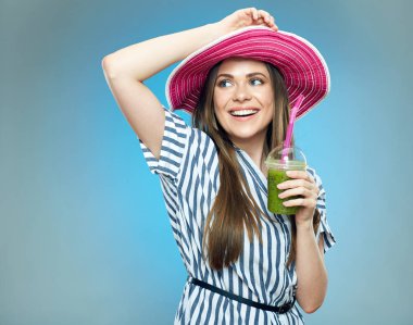 Detoks gree tutan çizgili elbise güzel gülümseyen kız