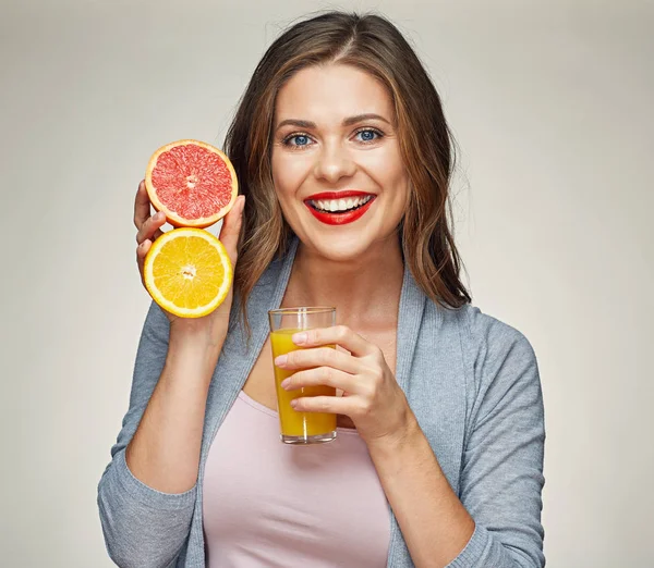kadın holding portakal greyfurt ile