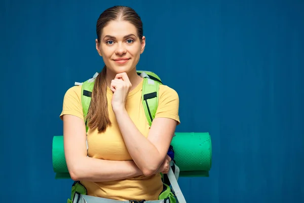 Viajero joven con mochila —  Fotos de Stock