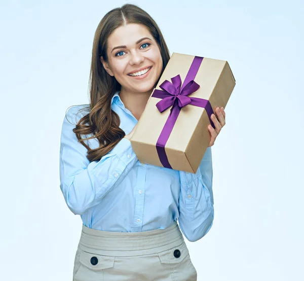 Smiling young woman standing against isolated background with pa — Stock Photo, Image