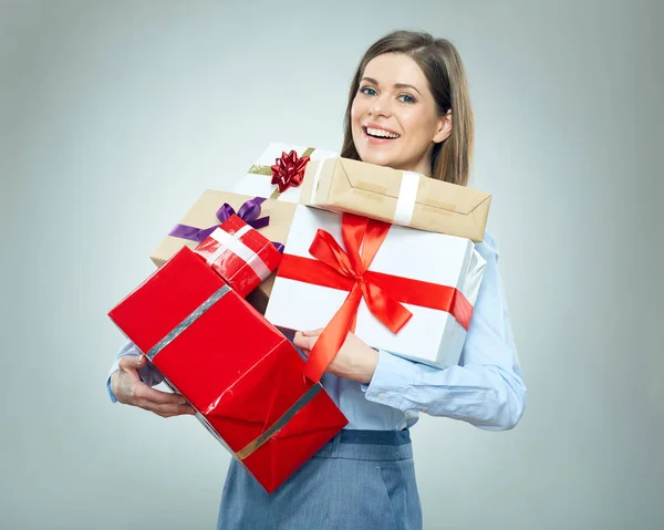 Mulher feliz com caixas de presente — Fotografia de Stock