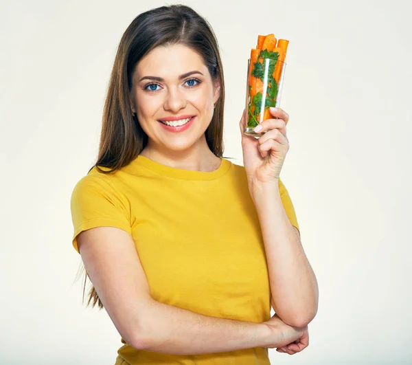 Mujer Sonriente Sosteniendo Vidrio Con Zanahorias Concepto Comida Saludable — Foto de Stock