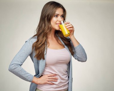 kadın holding cam suyu