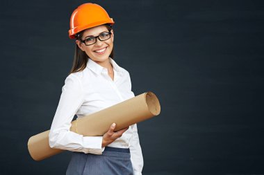 Genç iş kadını geliştirici planı ile. 