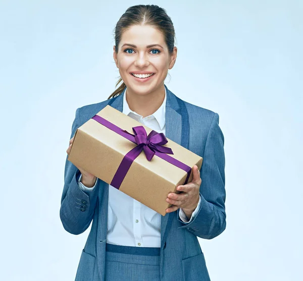 Young business woman standing with gift box against white backgr — Stock Photo, Image