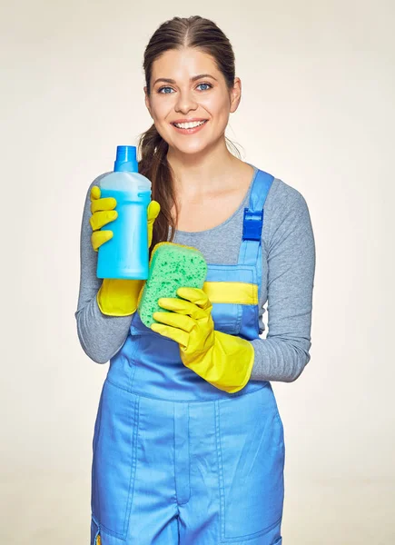 Kadın holding temizleyici sünger ile — Stok fotoğraf