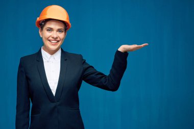 Boş eller sunan kadın Oluşturucu.