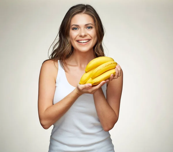 Retrato Mulher Sorridente Segurando Bananas Maduras — Fotografia de Stock