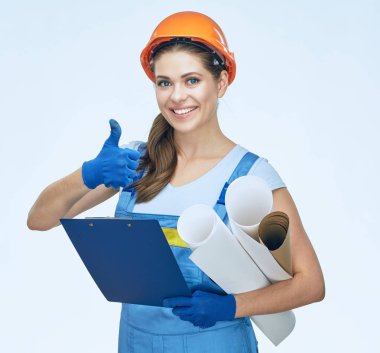 Kadın Oluşturucusu tutan gülümseyerek Pano ve gösteren başparmak yukarı planları 