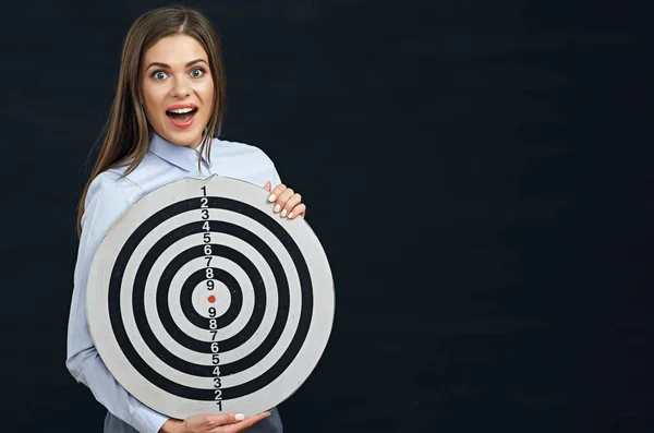 Unga Leende Affärskvinna Holding Dart Mål — Stockfoto