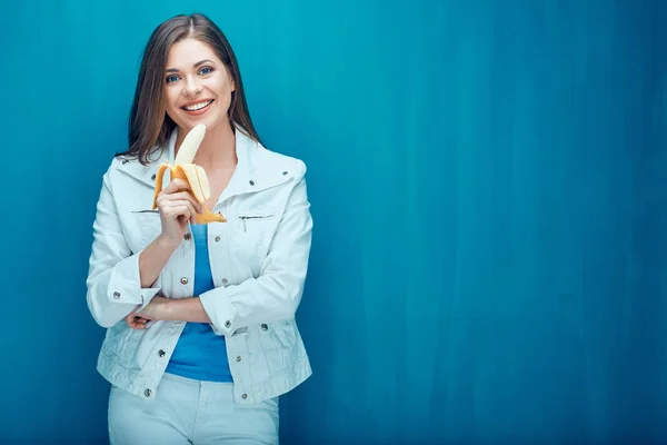 Portrait of beautiful smiling girl holding banana. — Stock Photo, Image