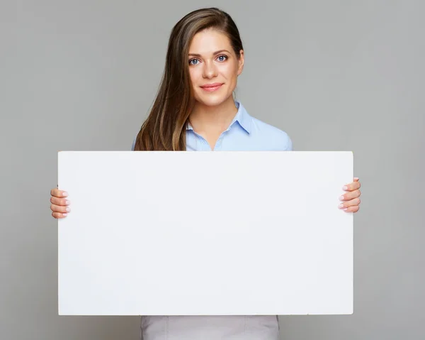 Zakenvrouw witte grote teken boord houden. — Stockfoto