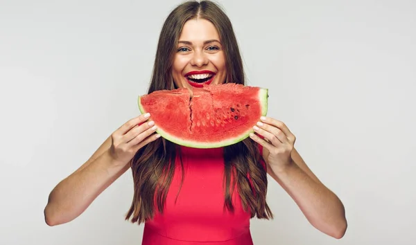 Sonriente Mujer Con Labios Rojos Comiendo Sandía — Foto de Stock