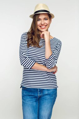 gülümseyen kadın moda giyim tarzı poz