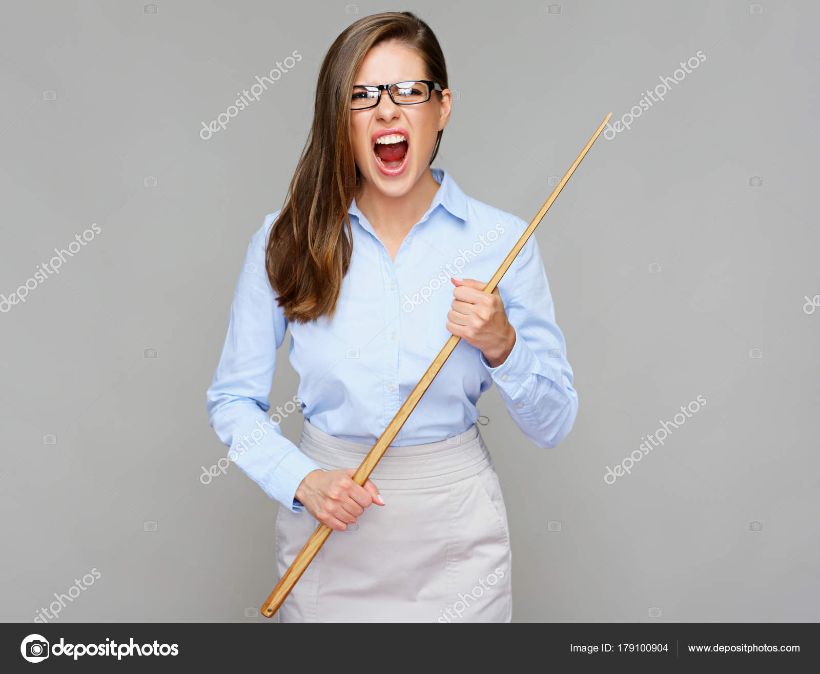 Злой учитель. Кристиан клавье безумные преподы. Страшная училка. Злой учитель с указкой. Как называется злая училка.