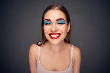 çılgın makyaj sanatçısı palyaço en kötü makyaj, kadını hata kavramı ile 