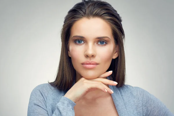 Retrato Belleza Cara Cerca Mujer Joven Sobre Fondo Gris — Foto de Stock