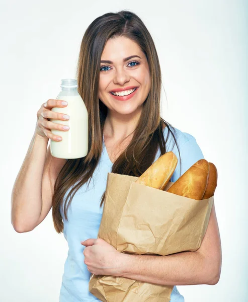Leende Kvinna Som Håller Mjölk Flaska Och Papper Påse Med — Stockfoto