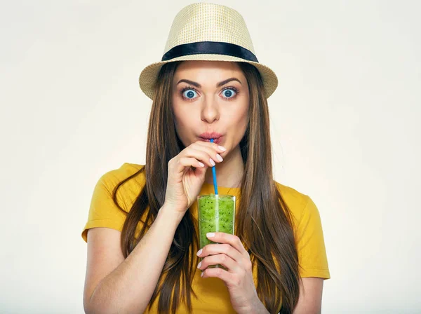 Portret młodej kobiety do picia sok — Zdjęcie stockowe