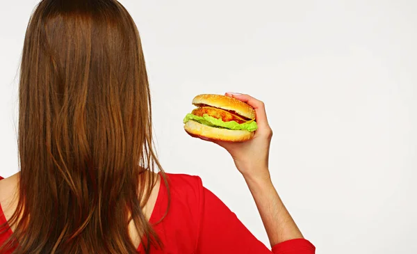 Vista Posteriore Bella Donna Abito Rosso Possesso Hamburger Isolato Sfondo — Foto Stock