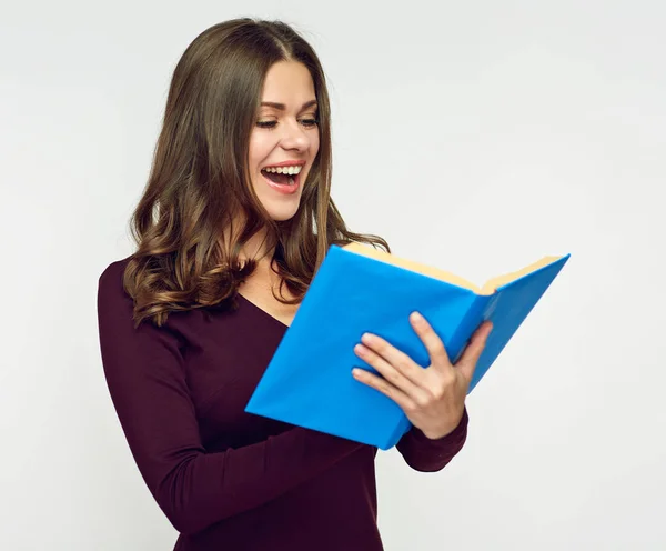 Žena student čtení knihy izolované portrét — Stock fotografie