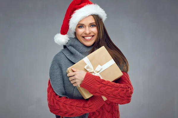 Happy Woman Wearing Knitted Sweater Santa Hat Holding Christmas Gift — Stock Photo, Image