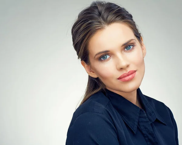 Mujer joven cara retrato de belleza . — Foto de Stock