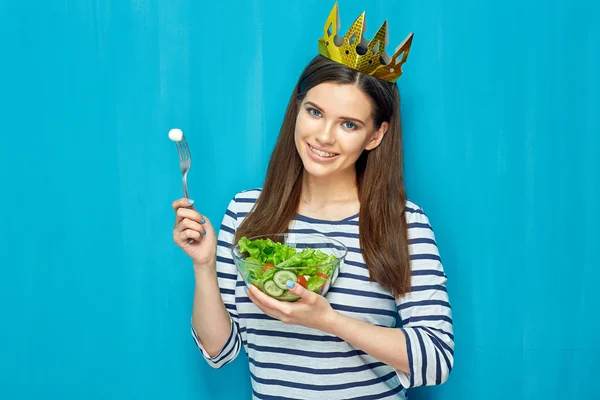 Sonriente Mujer Joven Comiendo Dieta Comida Ensalada Verde Concepto Comida — Foto de Stock