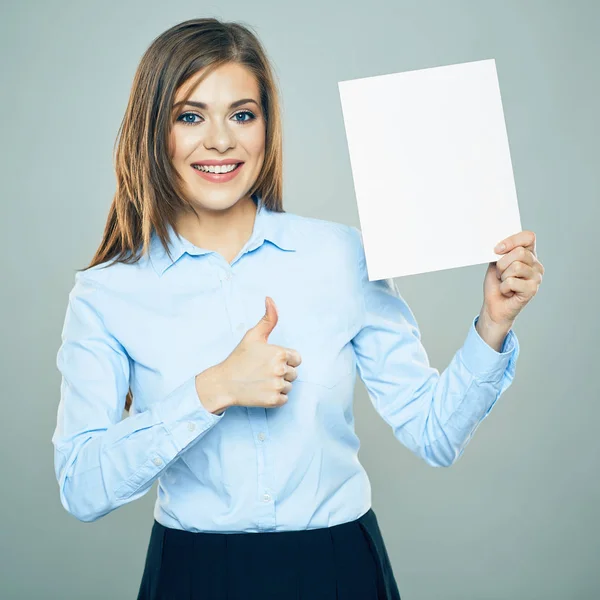Uśmiechający Się Bizneswoman Gospodarstwa Biały Biznes Deska Wyświetlono Kciuk — Zdjęcie stockowe
