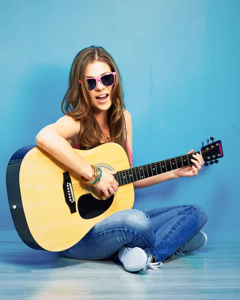 Fashion Music Look Young Model Sunglasses Sitting Blue Floor Playing — Stock Photo, Image