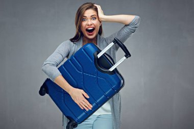 genç kadın holding mavi çanta 