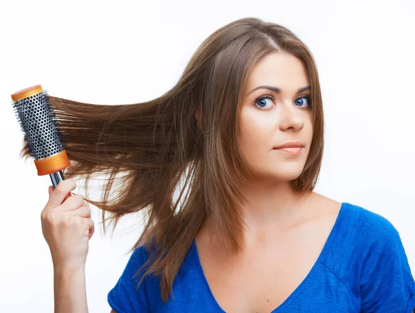 Mooie Jonge Vrouw Lange Haren Door Kam Kammen — Stockfoto