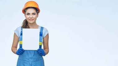 Beyaz bayrak tutan gülümseyen kadın Oluşturucu 