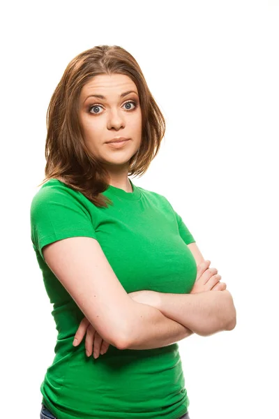 Zszokowana Kobieta Zielony Shirt Przekraczania Broni Białym Tle — Zdjęcie stockowe