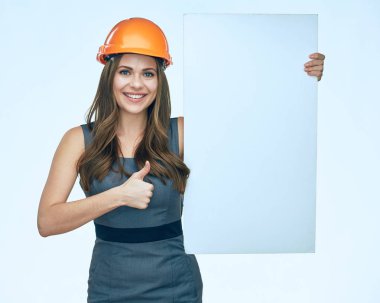 Başparmak gösterilmesini ve beyaz reklam afişi tutan işkadını Oluşturucu 