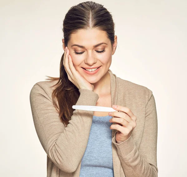 Överraskande Kvinna Som Håller Gravid Test Medicin Koncept — Stockfoto