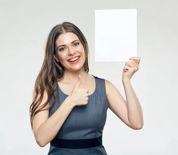 Sonriente Mujer Sosteniendo Blanco Cartel Mostrando Pulgar Hacia Arriba —  Fotos de Stock