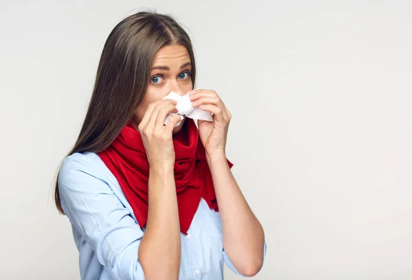 Ziekte Vrouw Zijn Neus Waait Papier Weefsel — Stockfoto