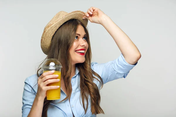 Modern Vacker Kvinna Mexikansk Hatt Hålla Apelsinjuice Glas — Stockfoto