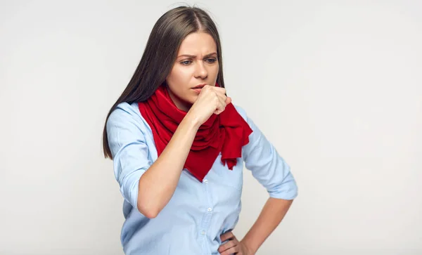 Tosse Mulher Doente Camisa Azul Cachecol Vermelho Fundo Parede Cinza — Fotografia de Stock