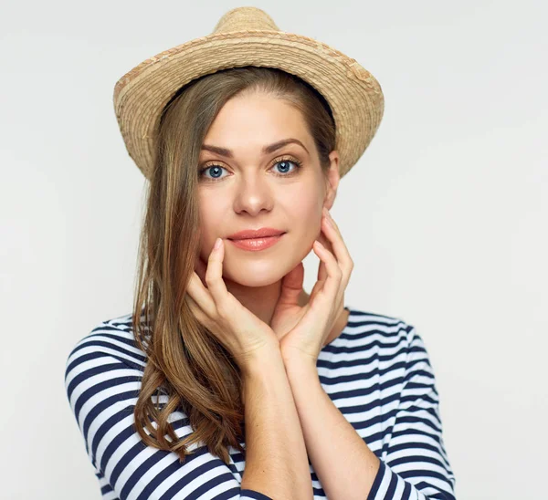 Retrato Estilo Belleza Mujer Sonriente Con Sombrero Tocando Cara Aislada —  Fotos de Stock