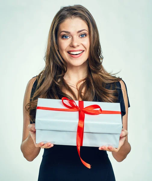 快乐的女人举行礼品盒. — 图库照片