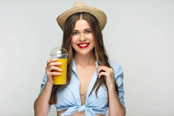 Mujer Hermosa Moderna Sombrero Mexicano Sosteniendo Vaso Jugo Naranja — Foto de Stock