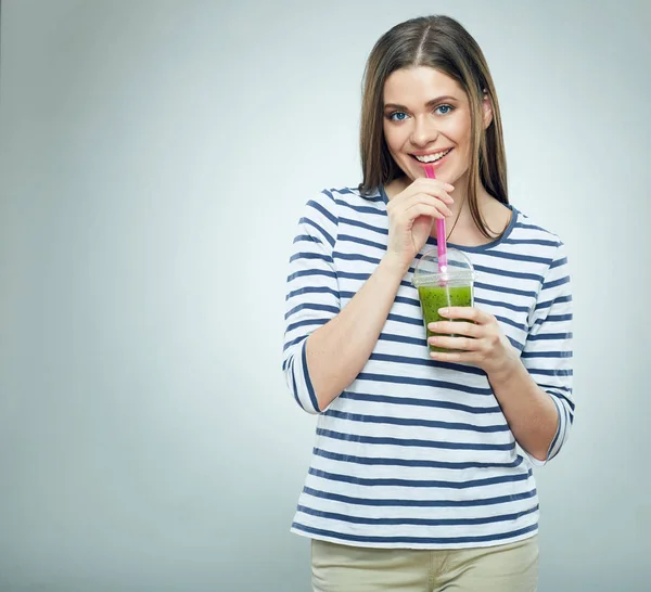 Smiling woman wearing striped holding green detox drink. — Stock Photo, Image