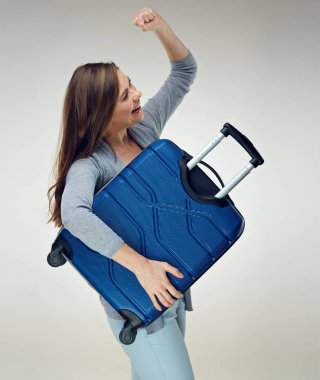 gülümseyen kadın tutarak büyük bir dava, seyahat kavramı 