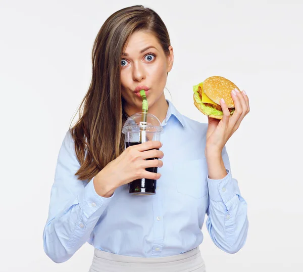 Portret Van Lachende Vrouw Cola Drinken Smakelijke Hamburger Geïsoleerd Een — Stockfoto