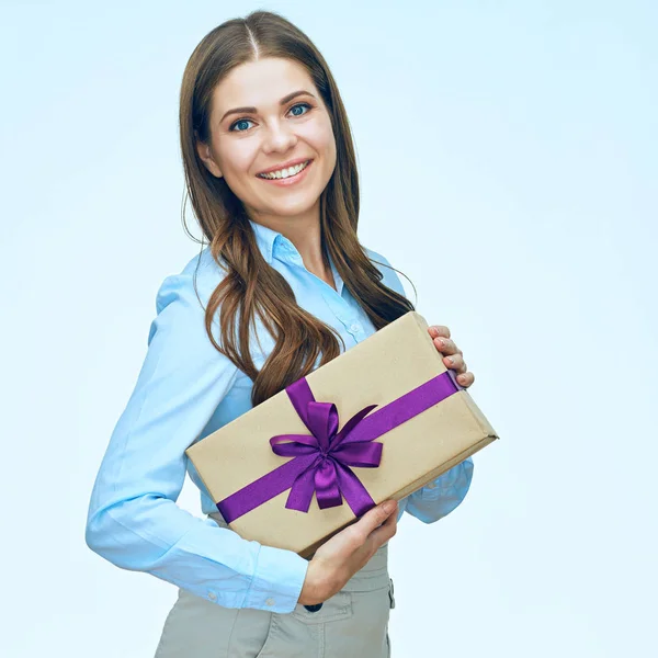 Smiling young woman standing against isolated background with pa — Stock Photo, Image