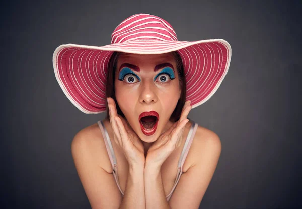 Louco Beleza Moda Retrato Mulher Vestindo Chapéu Verão Vermelho — Fotografia de Stock