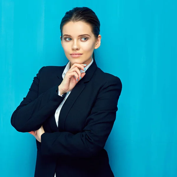 Portret Van Jonge Vertrouwen Zakenvrouw Dragen Zwarte Pak Poseren Blauwe — Stockfoto